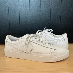 never been worn nike sneakers